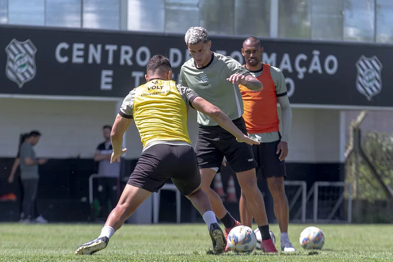 Figueirense treina para semifinal da Copa SC; Hyuri sofre lesão e desfalca equipe
