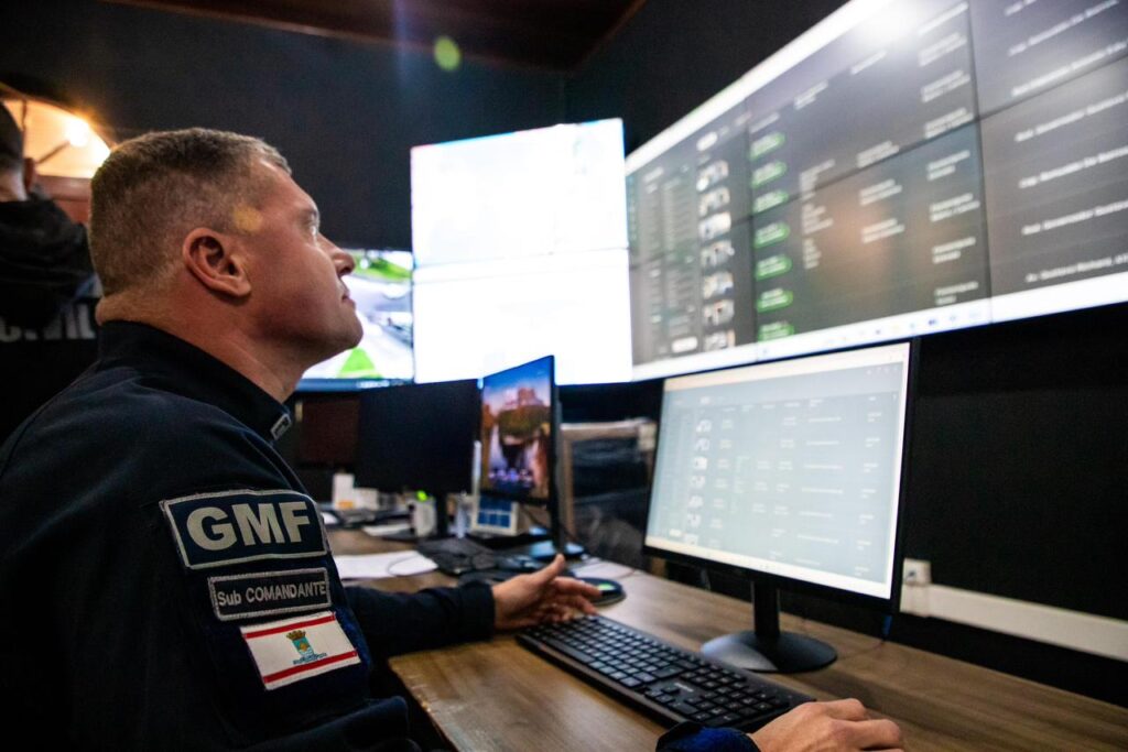 Florianópolis amplia videomonitoramento com câmeras inteligentes e reconhecimento facial