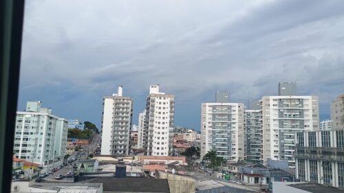 Florianópolis tem alerta de temporais e risco de danos nesta sexta-feira