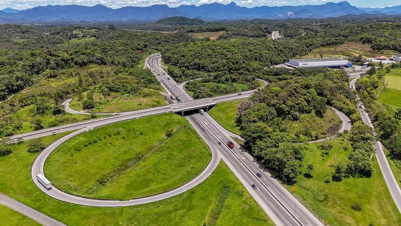 Fluxo intenso no feriado da Consciência Negra mobiliza operação especial nas rodovias de SC