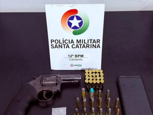 Homem é detido após disparos de arma de fogo em via pública em Camboriú