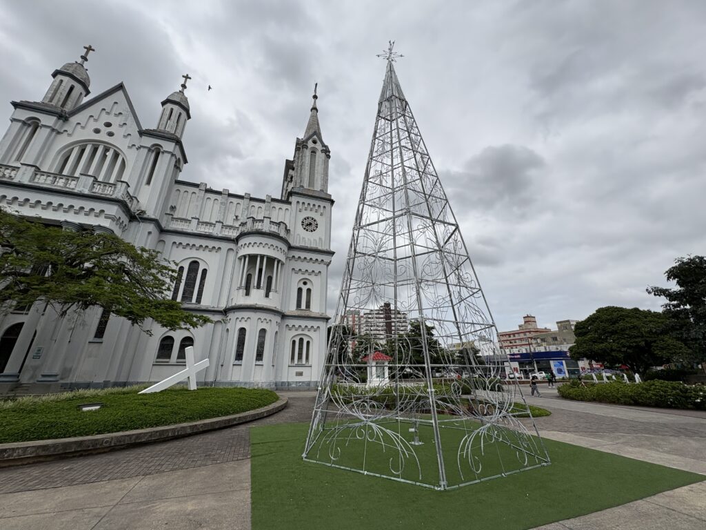 Itajaí dobra iluminação e promete Natal de luz em todos os bairros
