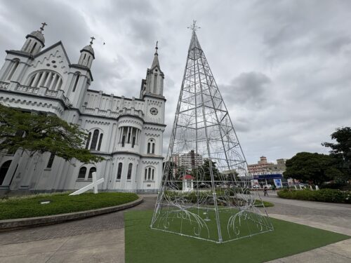Itajaí dobra iluminação e promete Natal de luz em todos os bairros