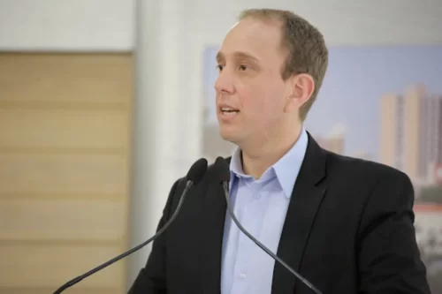 Justiça afasta “prefeito tiktoker” de Sorocaba por suspeita de corrupção