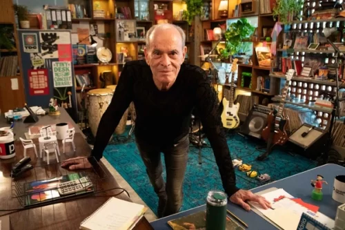 Ney Matogrosso fará show gratuito em Florianópolis em dezembro