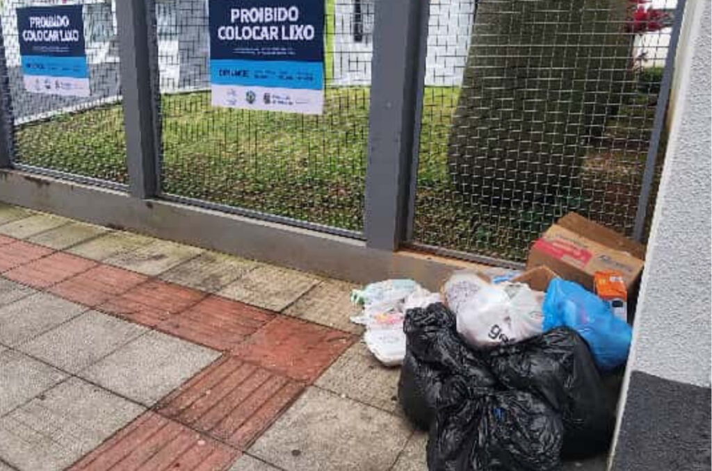 O caso do descaso do lixo. - Foto: Letícia Matos/SCTODODIA