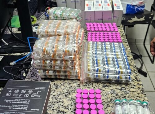 PRF apreende anabolizantes e medicamentos ilegais na BR-101 em Joinville