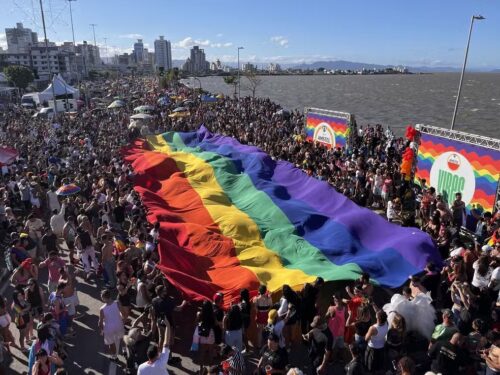 Parada LGBTI+ de Florianópolis espera 100 mil pessoas neste sábado na Beira-Mar Continental