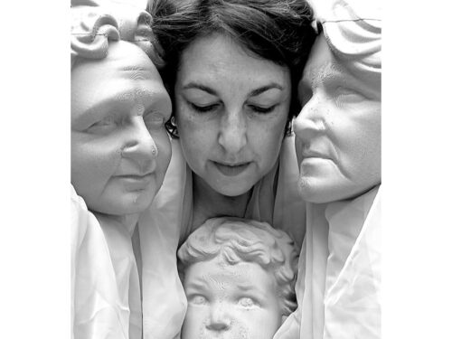 Performance “Ananke e os Três Passados” leva arte e ancestralidade às ruas de Itajaí