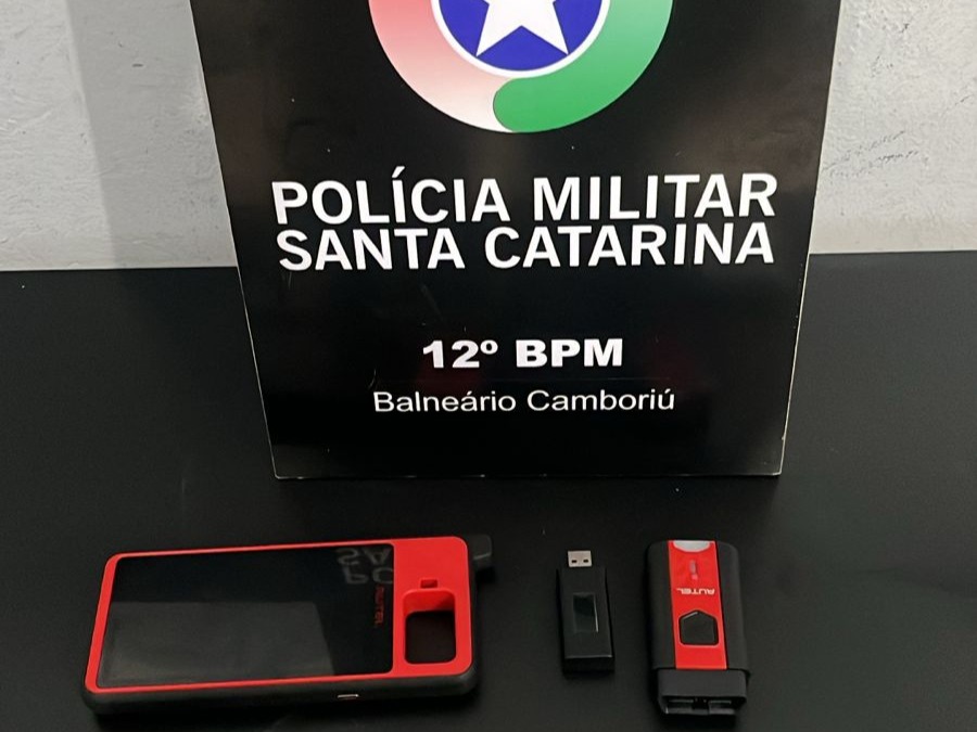 Polícia Militar recupera caminhonete roubada e prende suspeitos em Balneário Camboriú