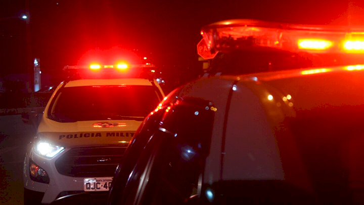 Polícia Militar recupera veículo roubado e prende foragido após perseguição na BR-101, em São José