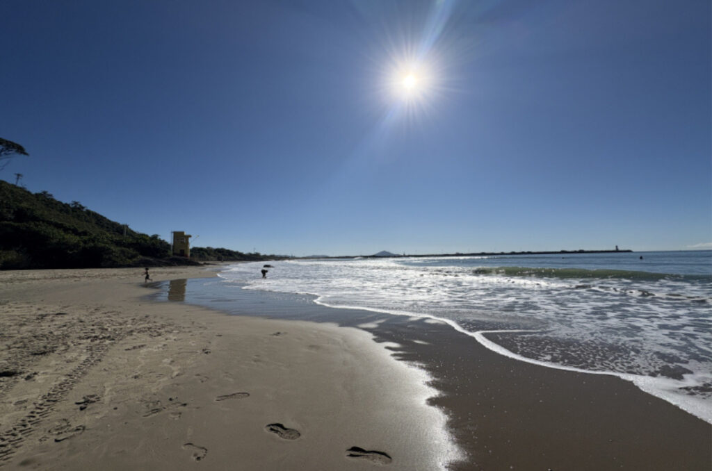 Praia do Molhe conquista Bandeira Azul e projeta Itajaí no turismo ecológico