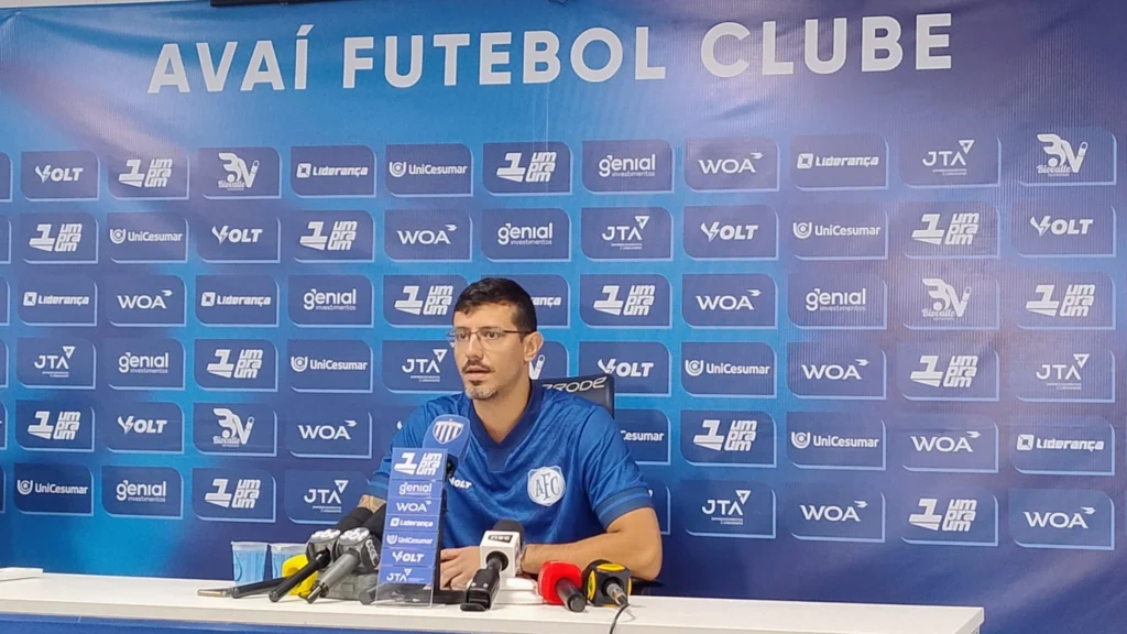 Presidente eleito do Avaí, Bernardo Pessi, destaca união da torcida em coletiva na Ressacada