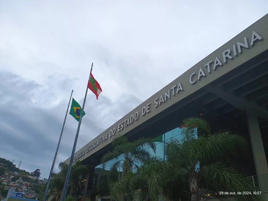 Projeto amplia bloqueio de telemarketing e inclui robôs e bots em SC