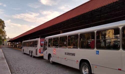 Quatro linhas de ônibus de Blumenau terão novos horários e ajustes a partir de segunda-feira