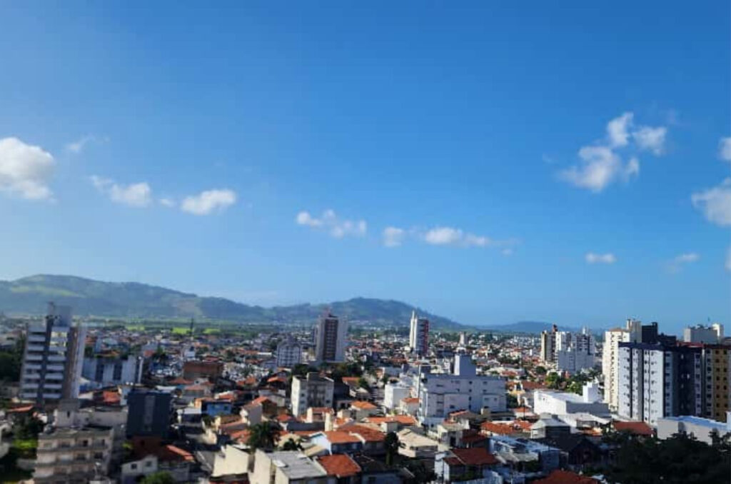 Quinta-feira será de tempo firme em Santa Catarina, com calor à tarde