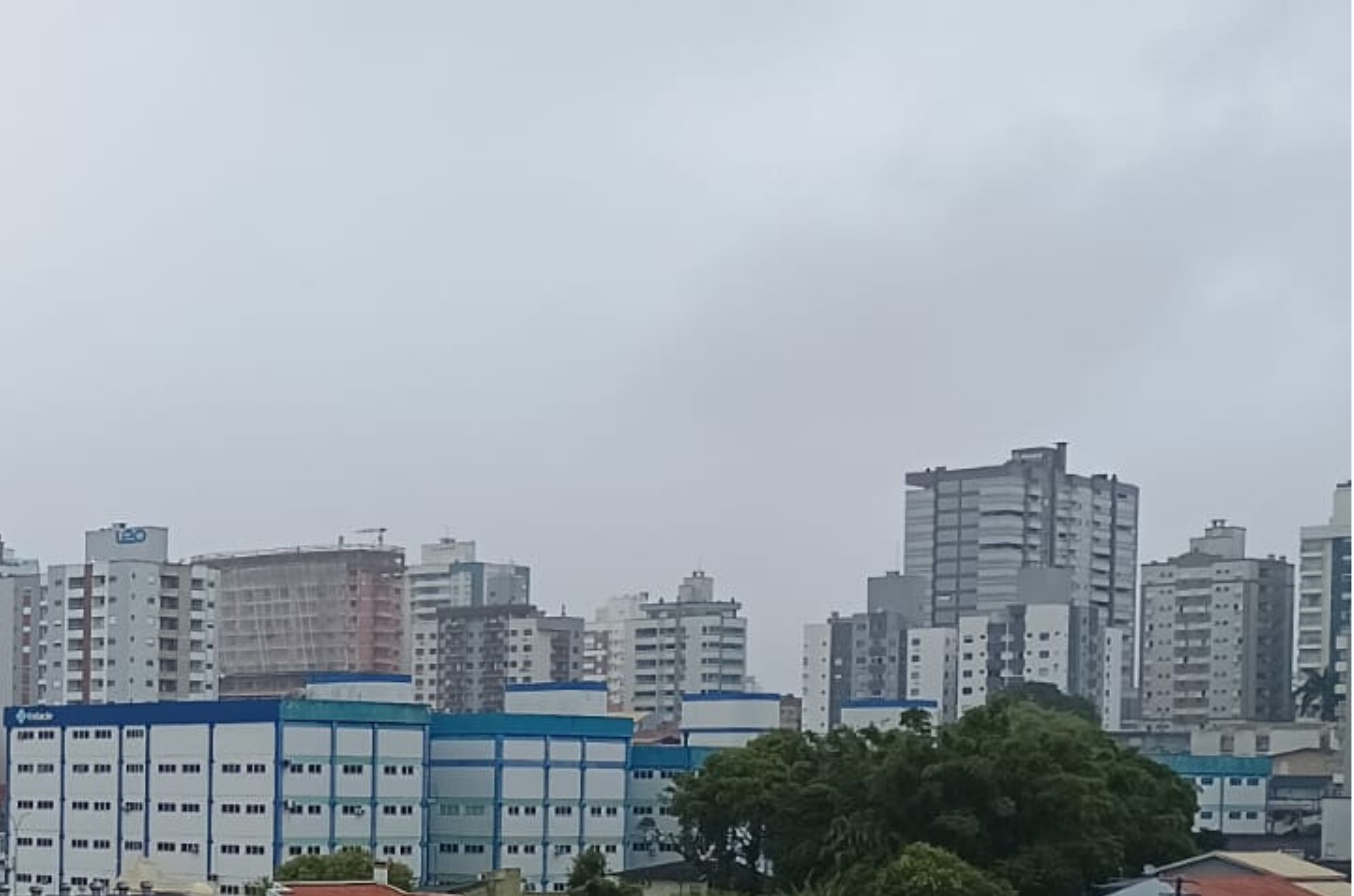 Santa Catarina tem quarta-feira de tempo firme e chance de chuva fraca no Litoral