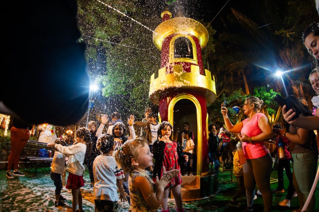 Trânsito sofre bloqueios no Centro de Florianópolis para abertura do Natal