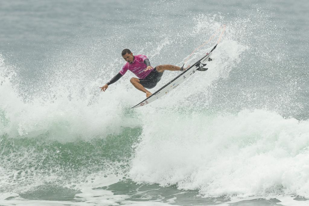 Três surfistas seguem na disputa pelo título brasileiro no Dream Tour Floripa
