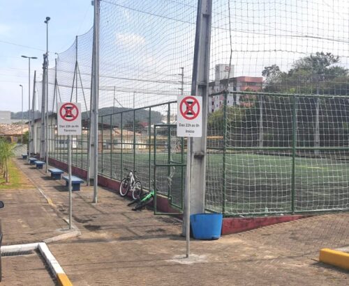 Urussanga proíbe estacionamento noturno no Poliesportivo para reduzir perturbação