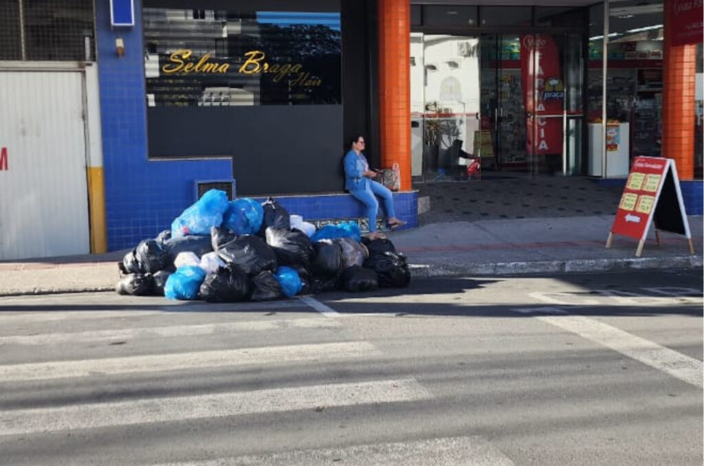 Vereador pede isenção da taxa de lixo em Tubarão após meses de crise na coleta