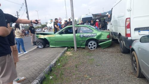 Acidente em evento automobilístico por pouco não termina em desgraça em Criciúma