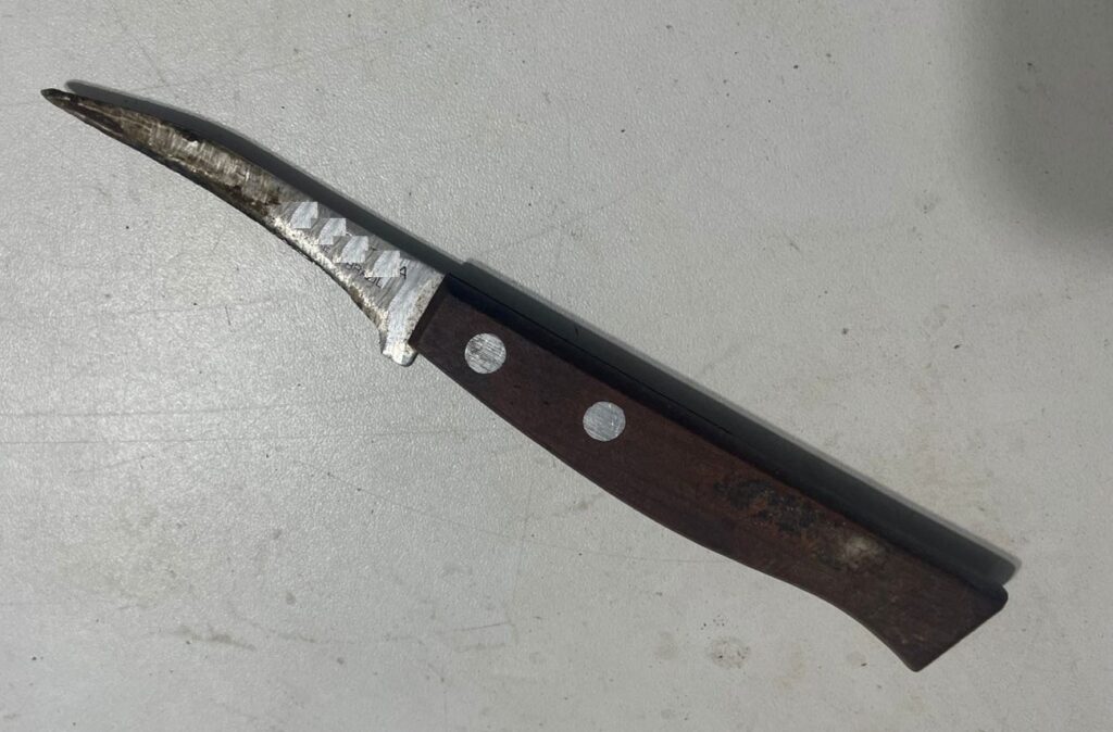 Briga de casal acaba com homem esfaqueado na nádega e mulher presa em Itajaí