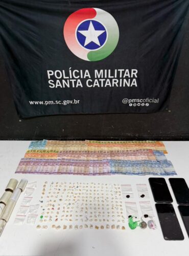 Comunidade é cercada durante operação policial em Itajaí