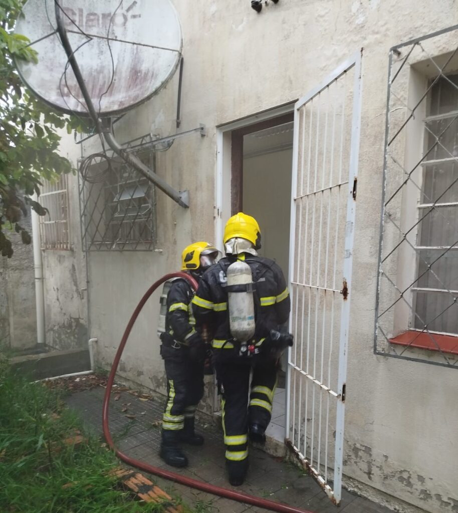 Fumaça em agência dos Correios assusta moradores em Meleiro