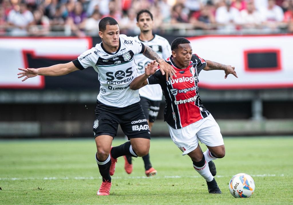 Figueirense goleia JEC na partida de ida da final da Copa SC e coloca mão na taça