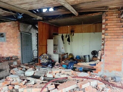 Explosão seguida de incêndio destrói parede e danifica residência em Urussanga