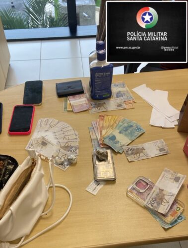 Mais de R$ 12 mil em cedúlas falsas e drogas são apreendidos com grupo criminoso em Santo Amaro da Imperatriz