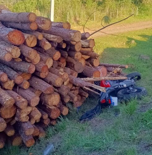 Saída de pista seguida de colisão contra estacas provoca morte de idoso na SC-110 em Urubici