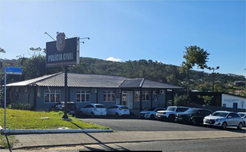 Homem é indiciado por furtar 16 aparelhos celulares de seu local de trabalho em Criciúma