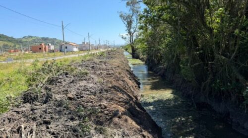 Limpeza de valas e córregos estão em andamento em Tubarão