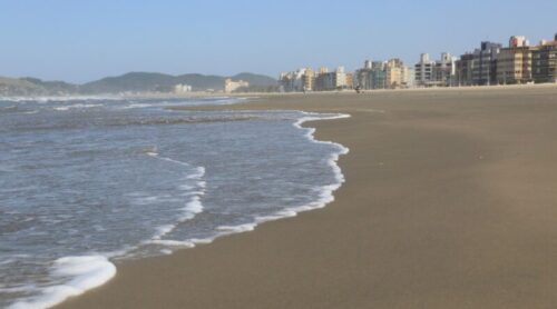 Lei estabelece multa para circulação de veículos proibidos em praias de Laguna