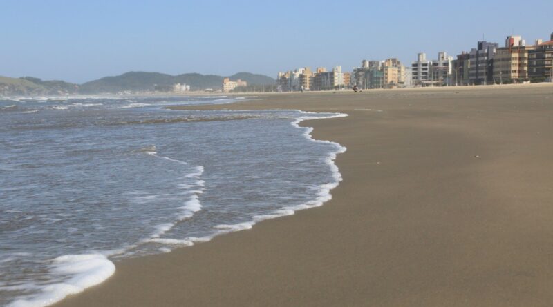Lei estabelece multa para circulação de veículos proibidos em praias de Laguna
