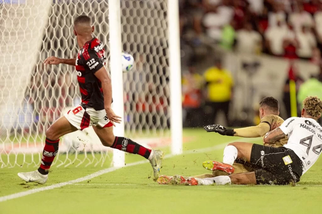 Flamengo vence o Ceará pelo Brasileirão e garante nono título na competição nacional
