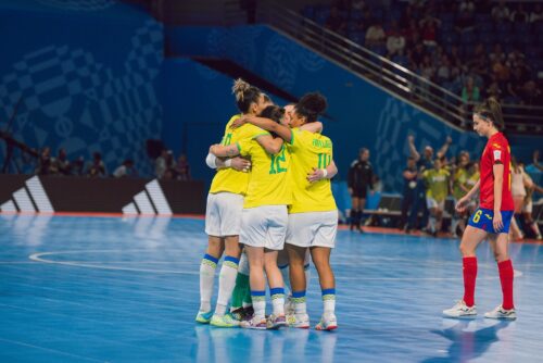 Brasil elimina Espanha e vai encarar Portugal na final da Copa do Mundo feminina de Futsal