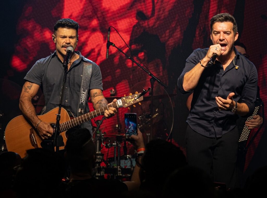 Show nacional gratuito com Marcos e Belutti marca aniversário de Balneário Arroio do Silva