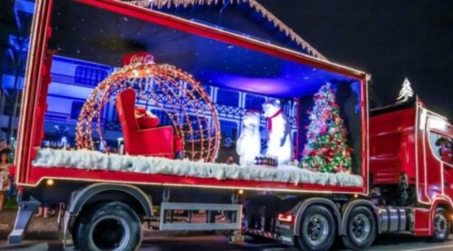 Caravana de Natal da Coca-Cola encanta moradores de Tubarão