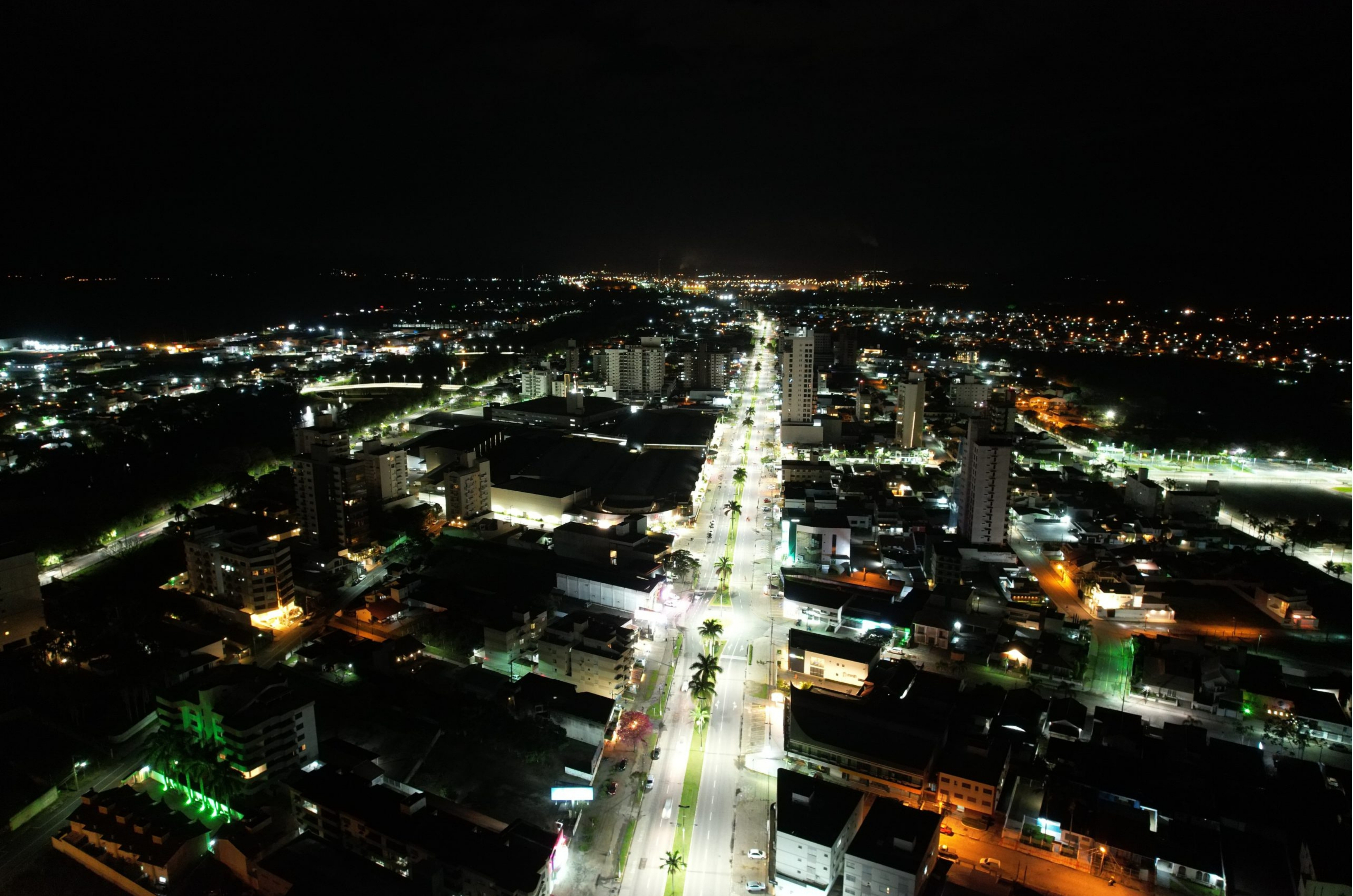 Após denúncia, Tubarão cancela contrato emergencial e convoca nova empresa para iluminação pública