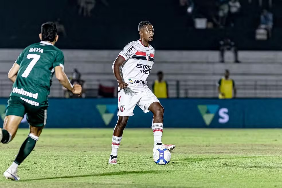 Avaí anuncia contratação do lateral-direito Wallison para a temporada 2026