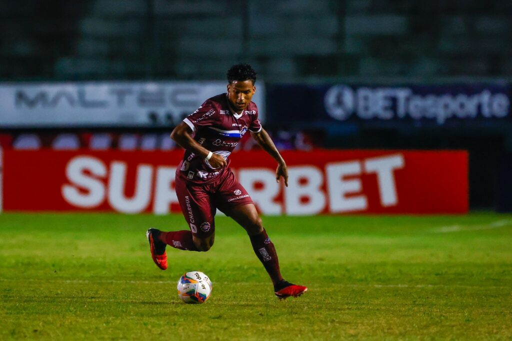 Avaí anuncia contratação do volante Pedro Cuiabá para 2026