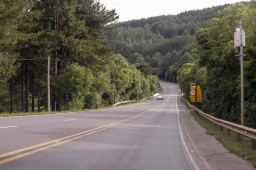 BR-116 receberá 18 novos pontos de fiscalização eletrônica para reduzir acidentes em SC