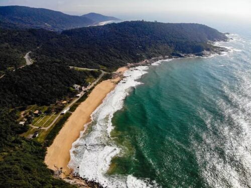 Balneário Camboriú proíbe naturismo em todas as praias do município