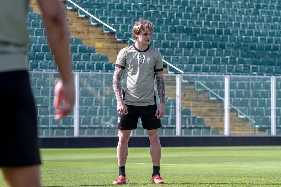 Barra FC anuncia contratação do atacante Nicolas para a temporada 2026