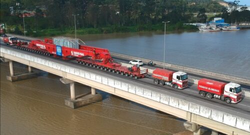 Carga superdimensionada será transportada à noite em Itajaí e exigirá desvios no trânsito