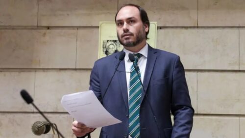 Carlos Bolsonaro transfere domicílio eleitoral para São José, em SC