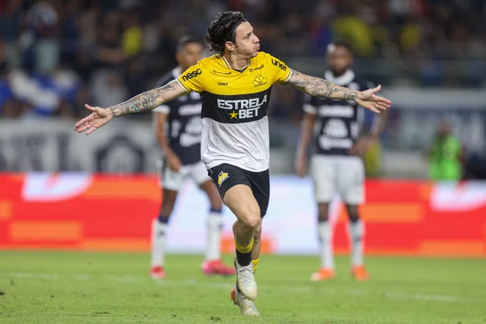 Chapecoense anuncia contratação do ex-Criciúma Jean Carlos para 2026